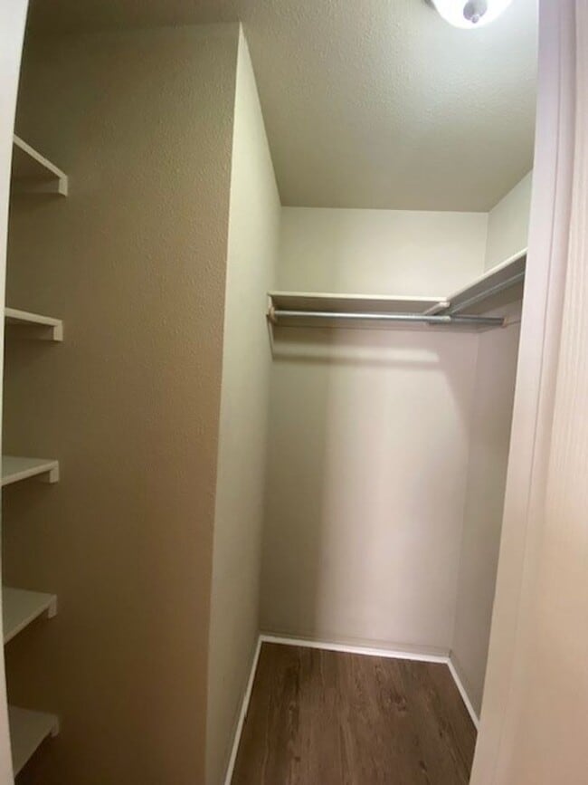 Building Photo - 2 bedrooms - 2 baths + Garage!! Self Showi...