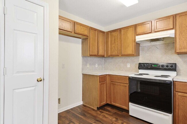 Building Photo - 203 Paradise Ln