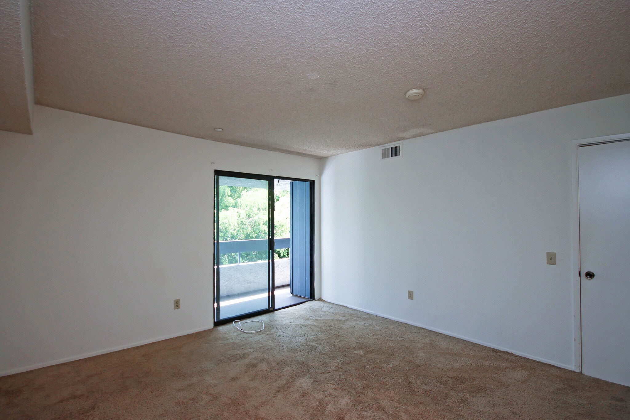 Building Photo - 355 S Marengo Ave