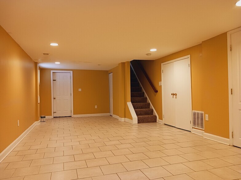 Building Photo - 2603 Hamlin St NE