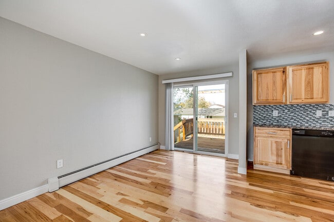 Building Photo - 6997 W Roxbury Ave