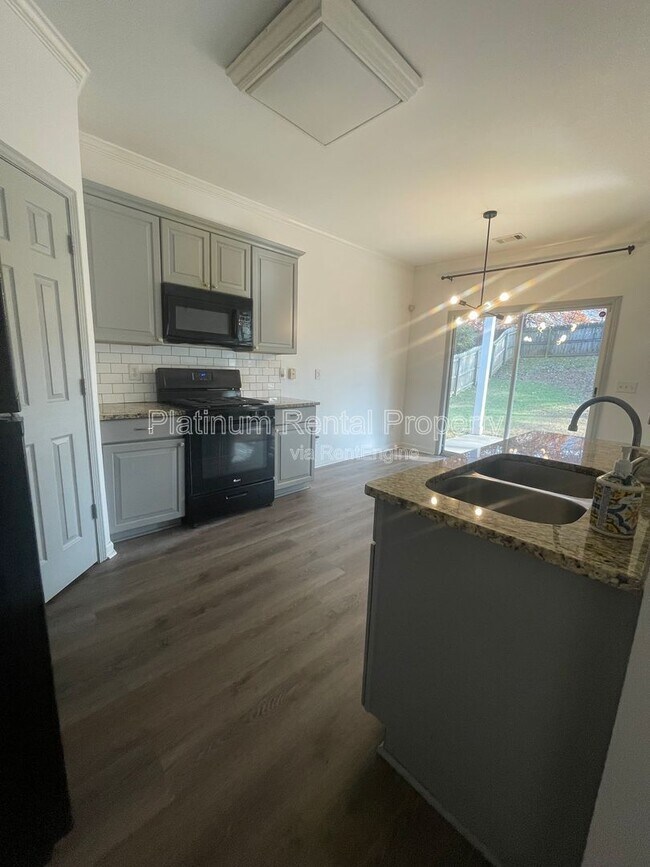 Building Photo - 5545 Weddington Dr