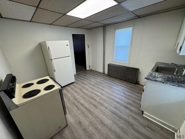 Building Photo - 530 Naylor Rd