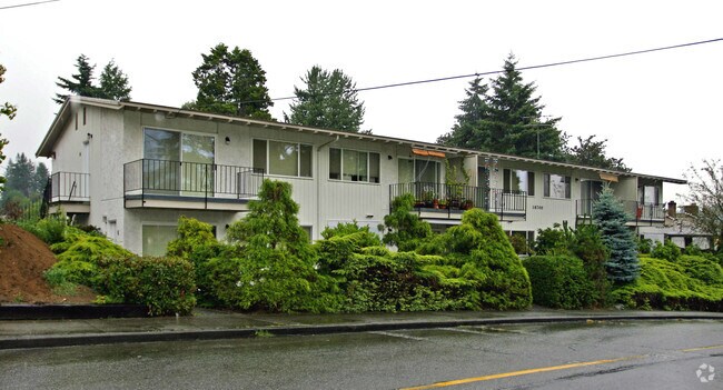Primary Photo - Hillcrest Apartments