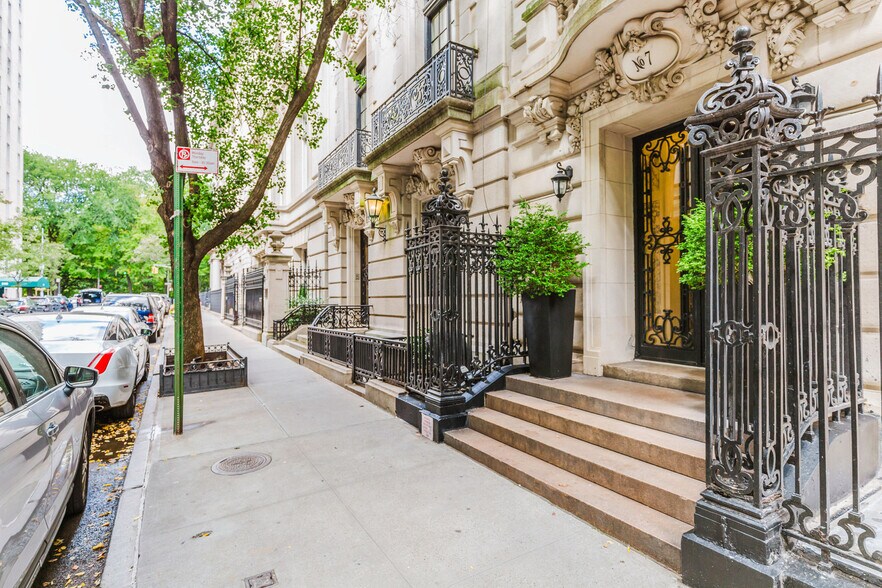 Building Photo - 7 E 75th St