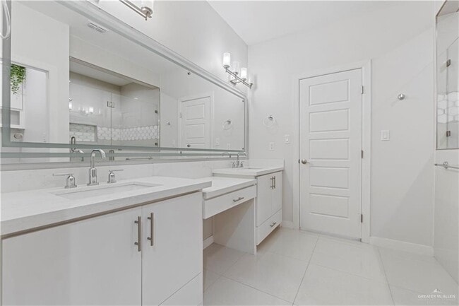 Building Photo - 28 Ozark Ave