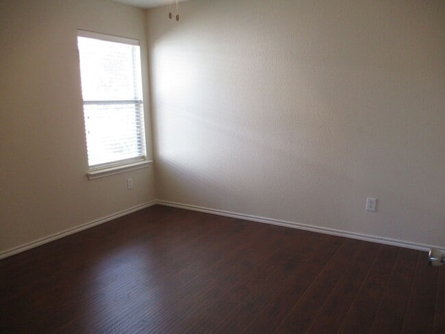 Building Photo - $1995 / 3br – 1648 ft2 - 3/2/2 w/Office ready to move in Brookville Estates (Forney)
