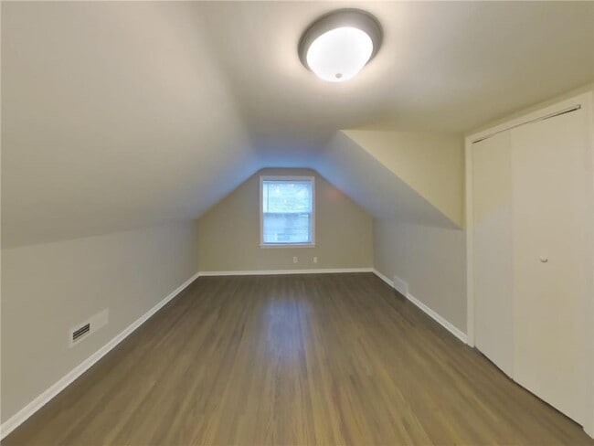 Building Photo - 7539 Park Ave