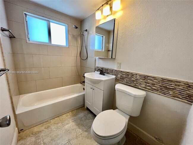 Building Photo - 2700 NE 135th St