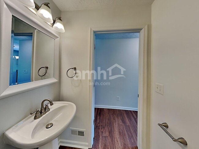 Building Photo - 257 Bannock Dr