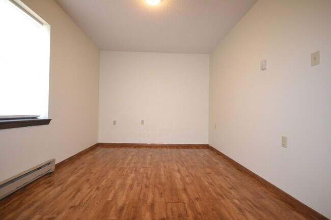 Building Photo - Warsaw Apartments