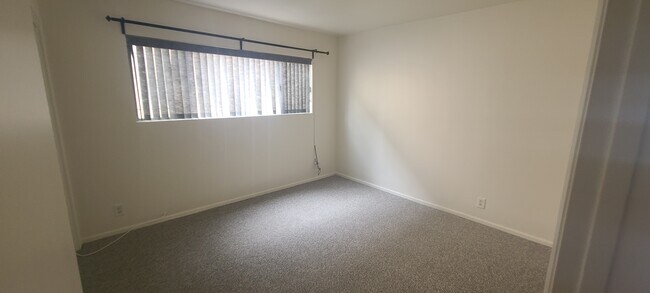 second bedroom - 7506 Romaine St