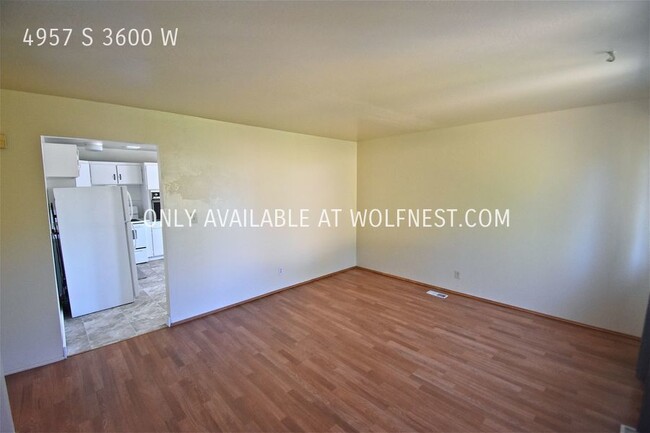 Building Photo - Updated 2 Bed Taylorsville Unit! No Deposi...