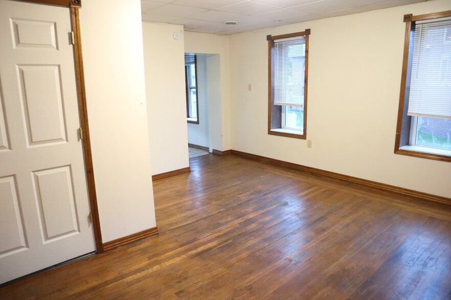 Building Photo - 302 Liberty St