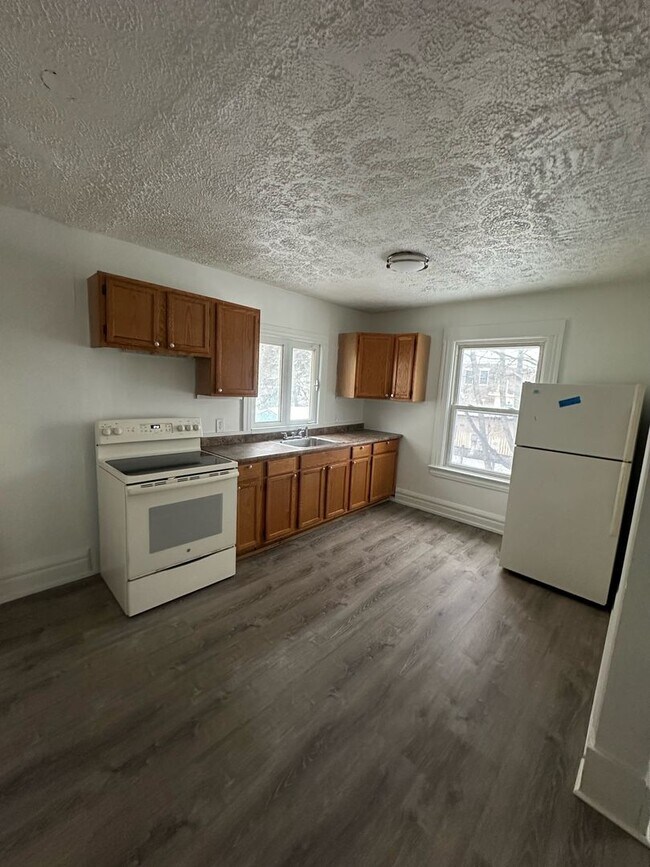 Building Photo - 37 Forester St