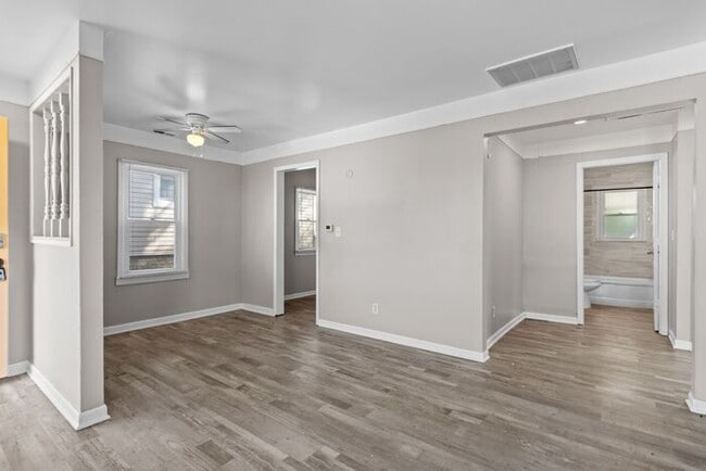 Building Photo - Beautifully Updated Ranch with large back ...