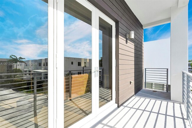 Building Photo - 7535 NW 98th Ave