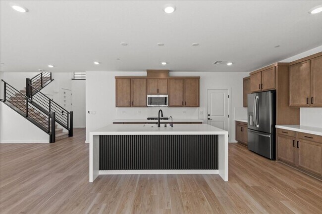 Building Photo - 10489 Mountain Aster Ave