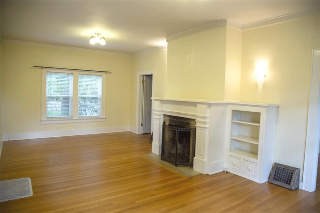 Building Photo - 601 N Forest Heights