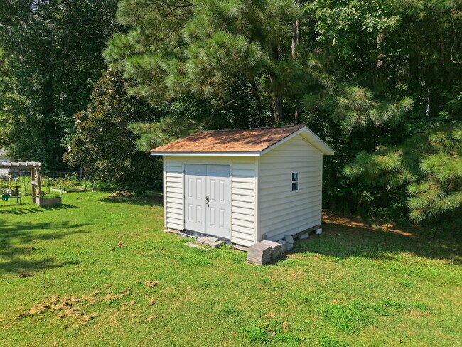Building Photo - 235 Green View Rd