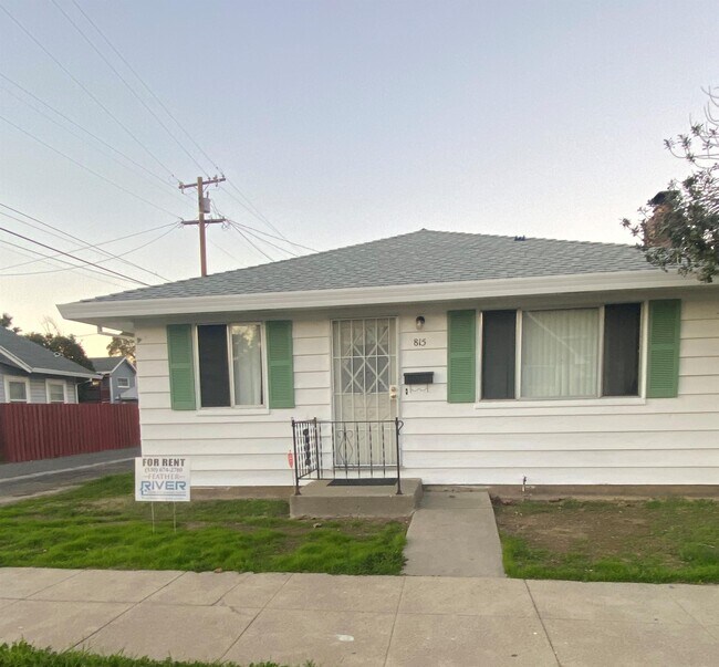 Primary Photo - 815 8th St