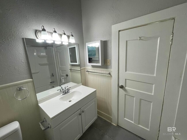 Building Photo - 207 NW 1st St