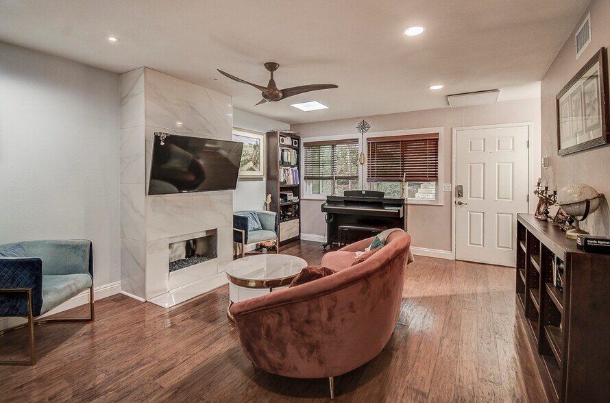 Building Photo - 11 Seamist Ct