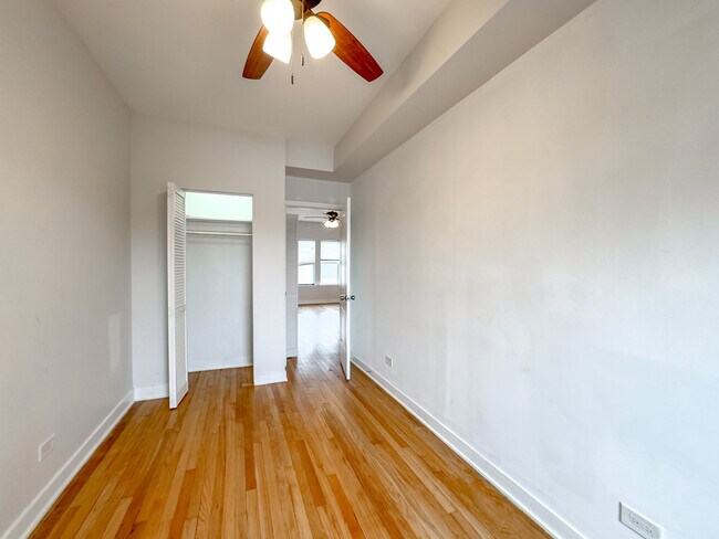 Building Photo - 4405 N Kimball Ave