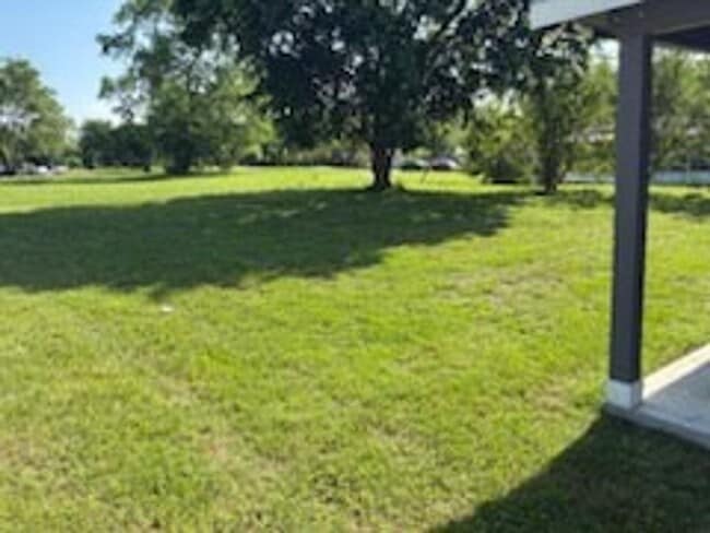 Building Photo - 107 E Miller St