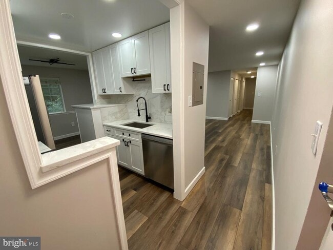 Building Photo - 1533 Colonial Dr