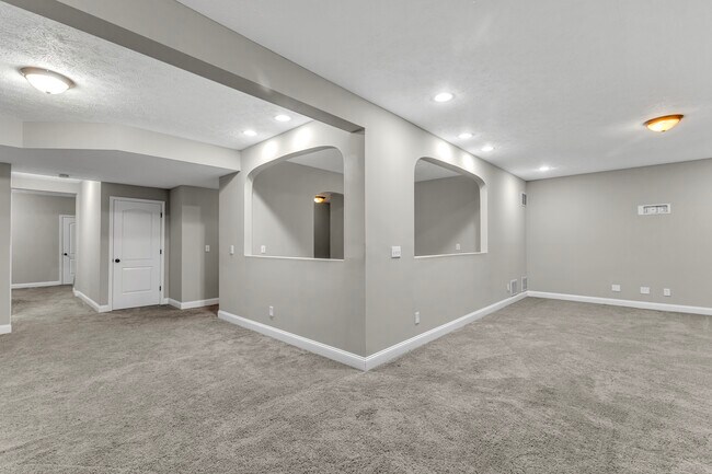 Building Photo - 345 Kenilworth Rd