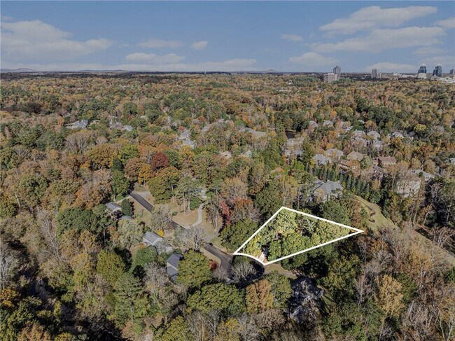 Building Photo - 960 Landmark Dr NE