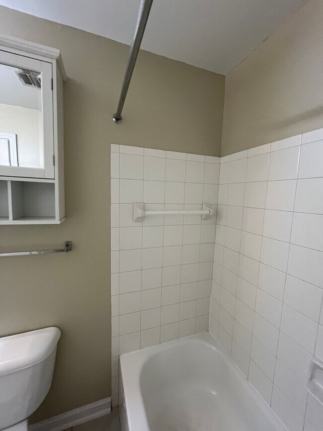 Building Photo - 14-1423 Jameson