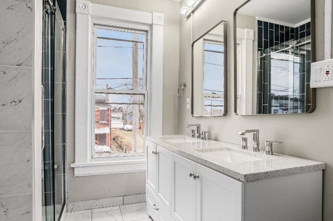 Building Photo - 163 Martin Ave