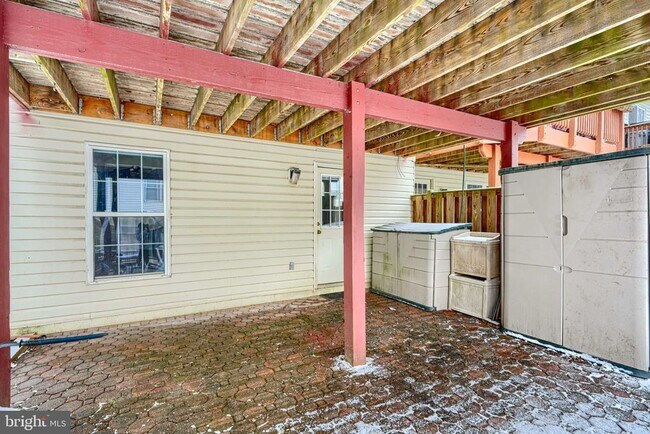 Building Photo - 10 Bluestem Ct