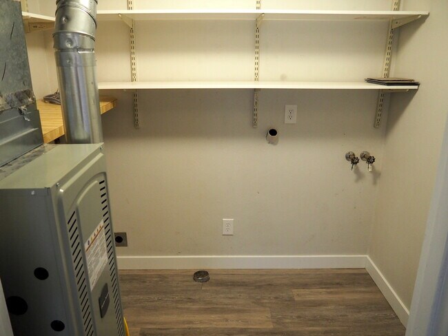 Building Photo - 4463 Madrona Way SE