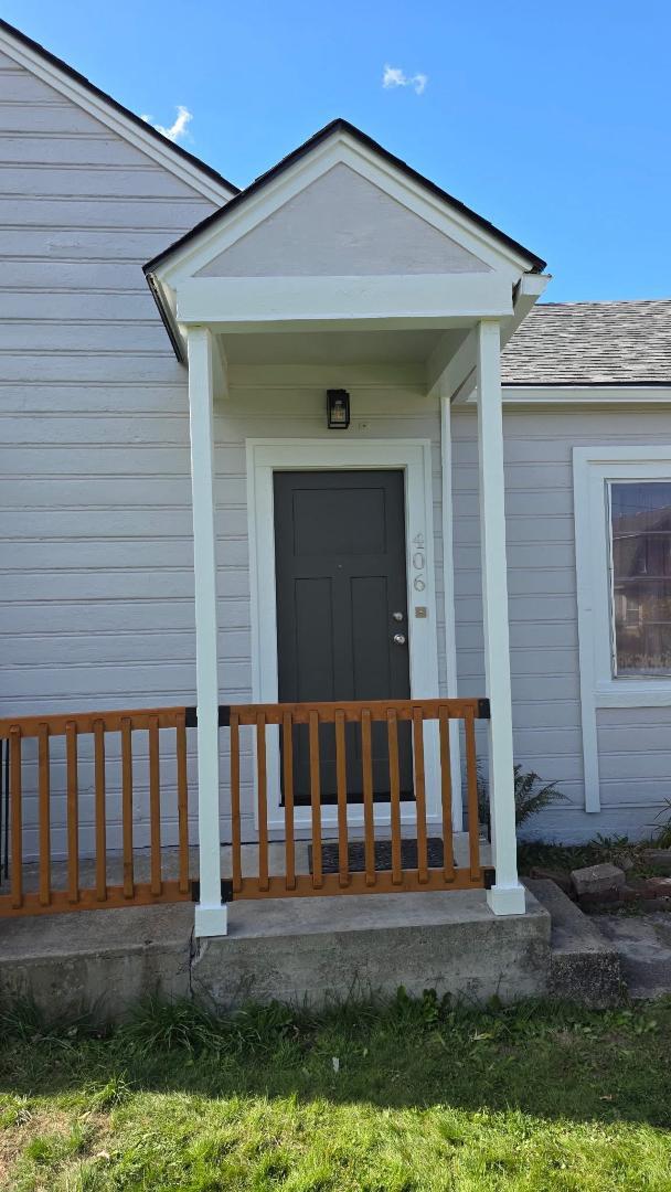 Building Photo - 406 Newtown St