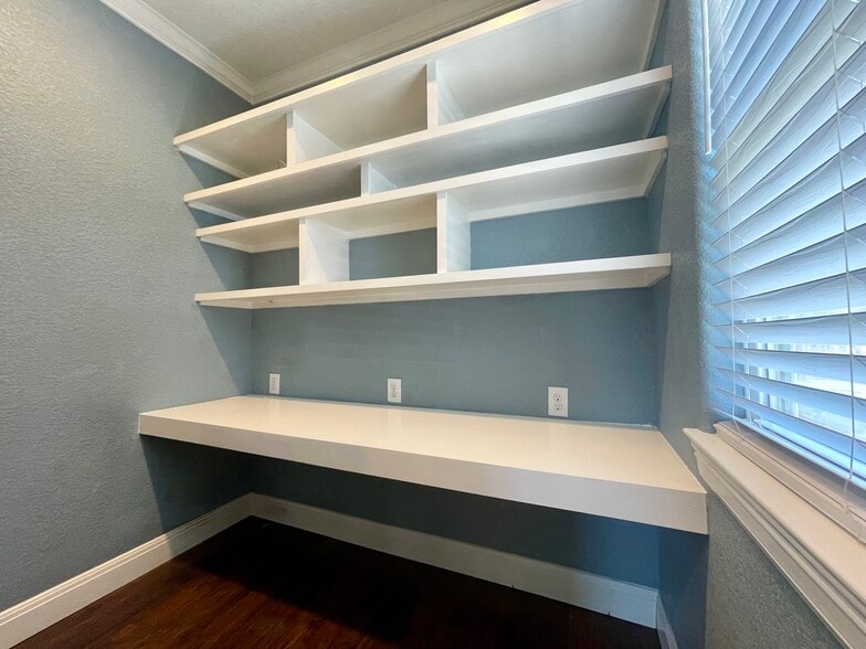 Office/craft room - 417 S Washington Ave