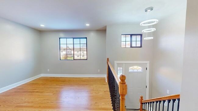 Building Photo - 1033 E 51st Pl