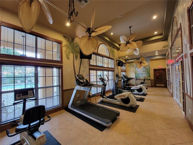 Building Photo - 400 Scotia Dr