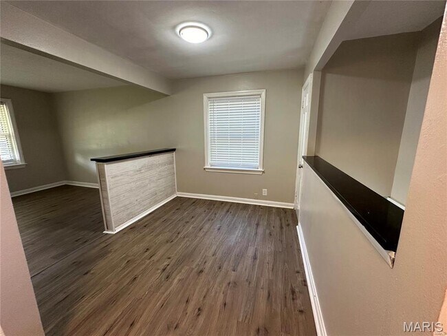 Building Photo - 815 Fontaine Pl