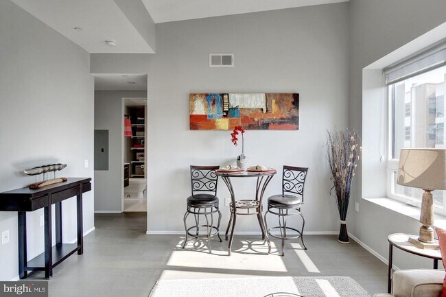 Building Photo - 2422 17th St NW