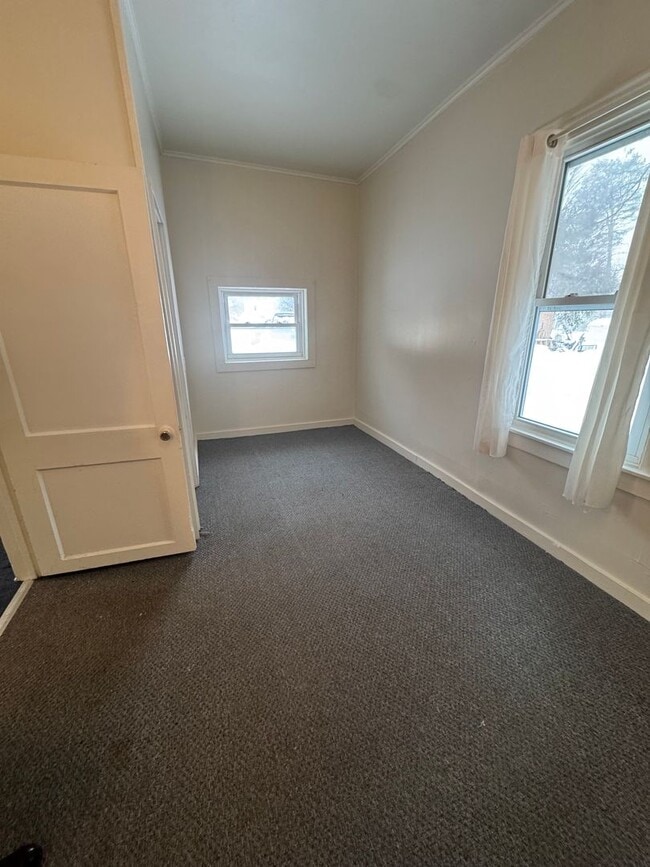 Building Photo - 822 Oneida St