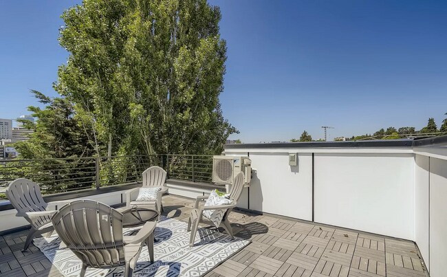 Primary Photo - 3B3B cozy townhome