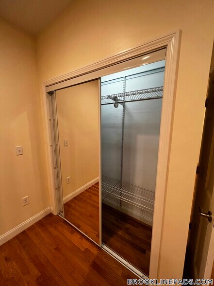 Building Photo - 1801 Beacon St