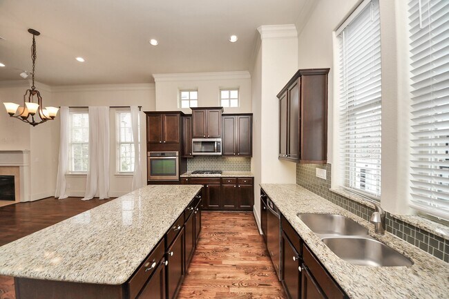 Building Photo - 2061 Fannin Station N