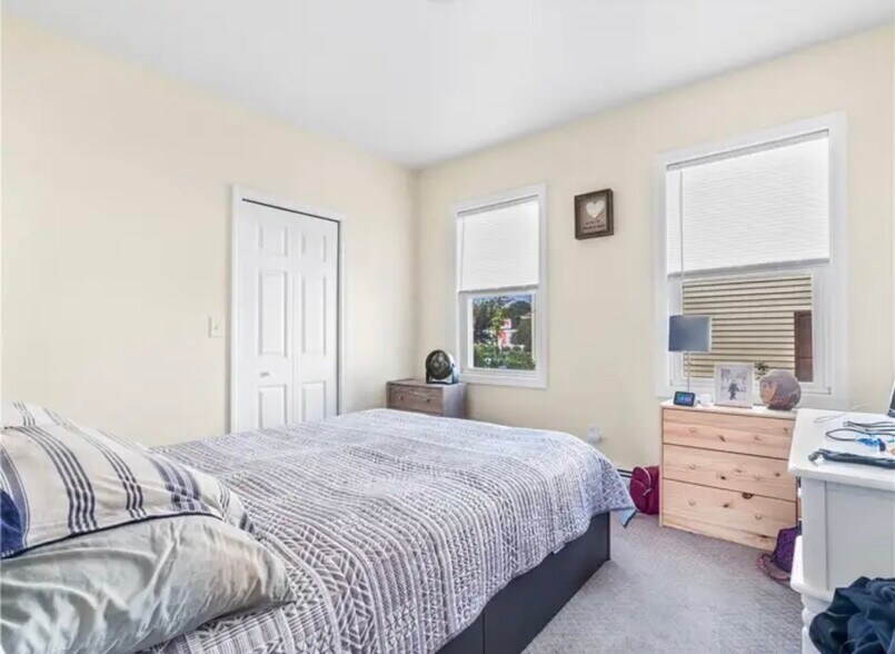 Building Photo - 406 N Broadway