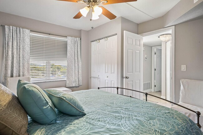 Building Photo - 3951 Via Poinciana