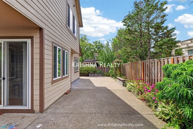 Building Photo - 14395 NW Lilium Dr