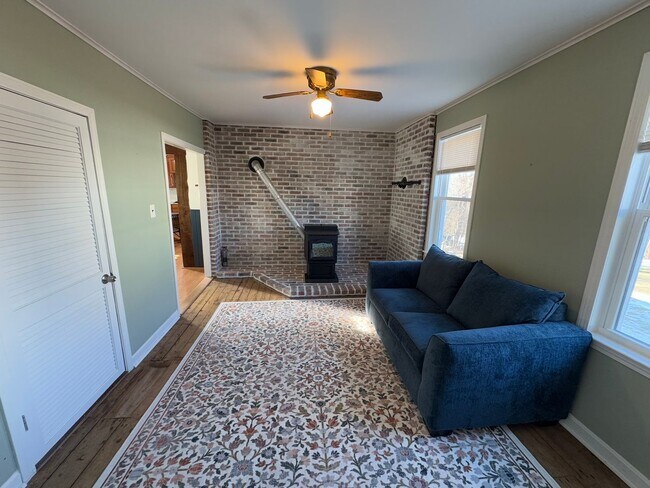 Building Photo - Spacious 4-Bedroom Single Family Rental in Amesbury - Available Now!